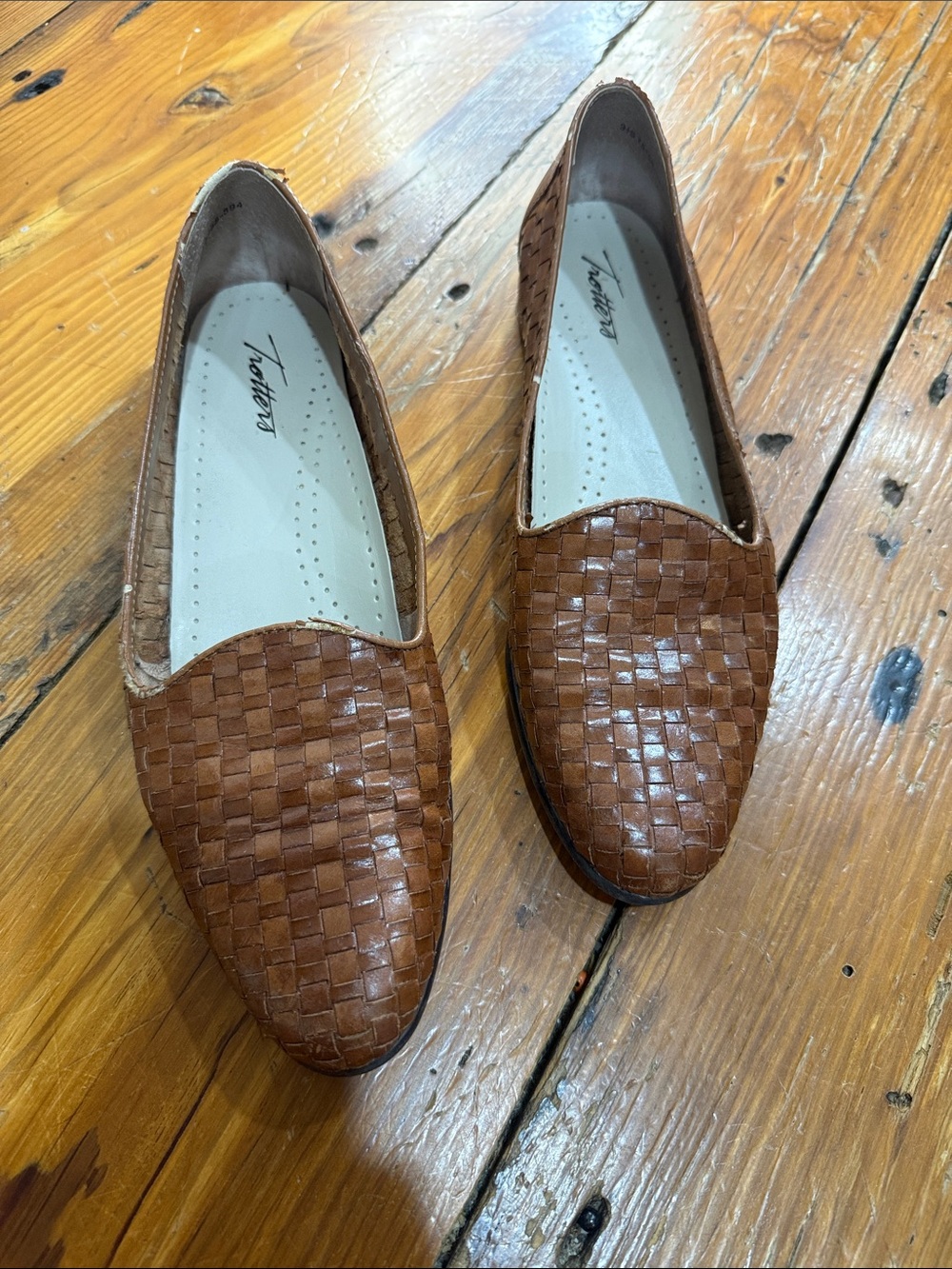 Trotters Tan Woven Slip-On Loafers Size 9